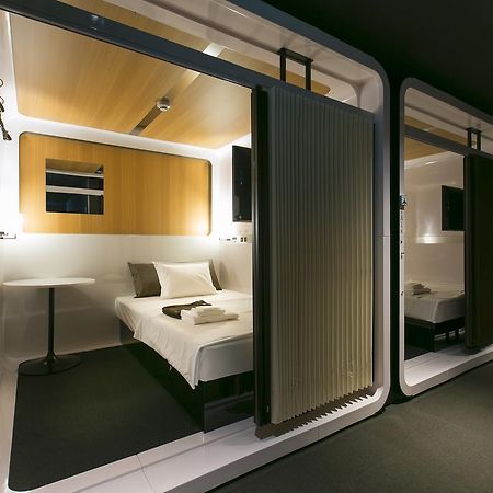 First Cabin Hanshin Nishiumeda Ōsaka Extérieur photo