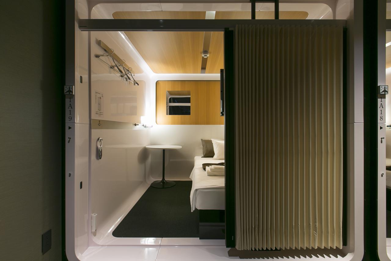 First Cabin Hanshin Nishiumeda Ōsaka Extérieur photo