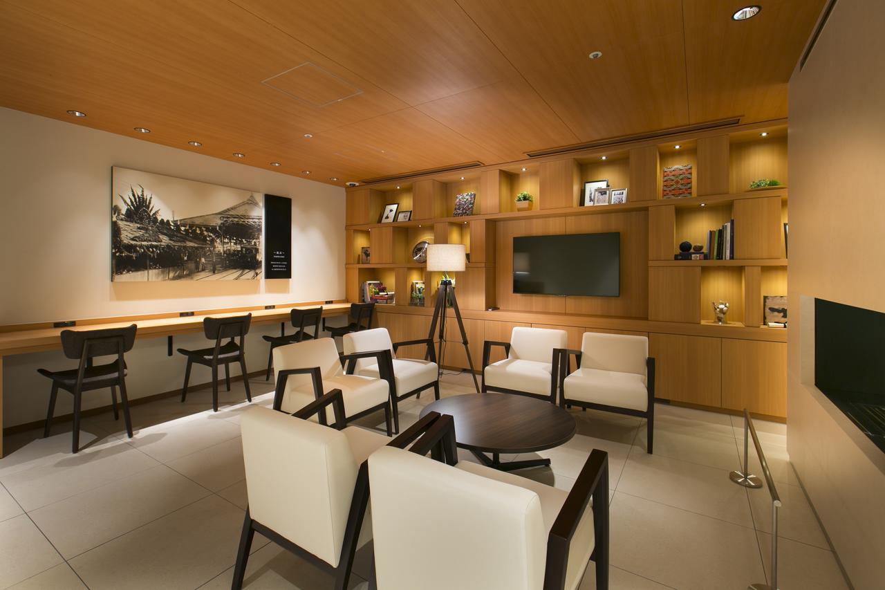 First Cabin Hanshin Nishiumeda Ōsaka Extérieur photo