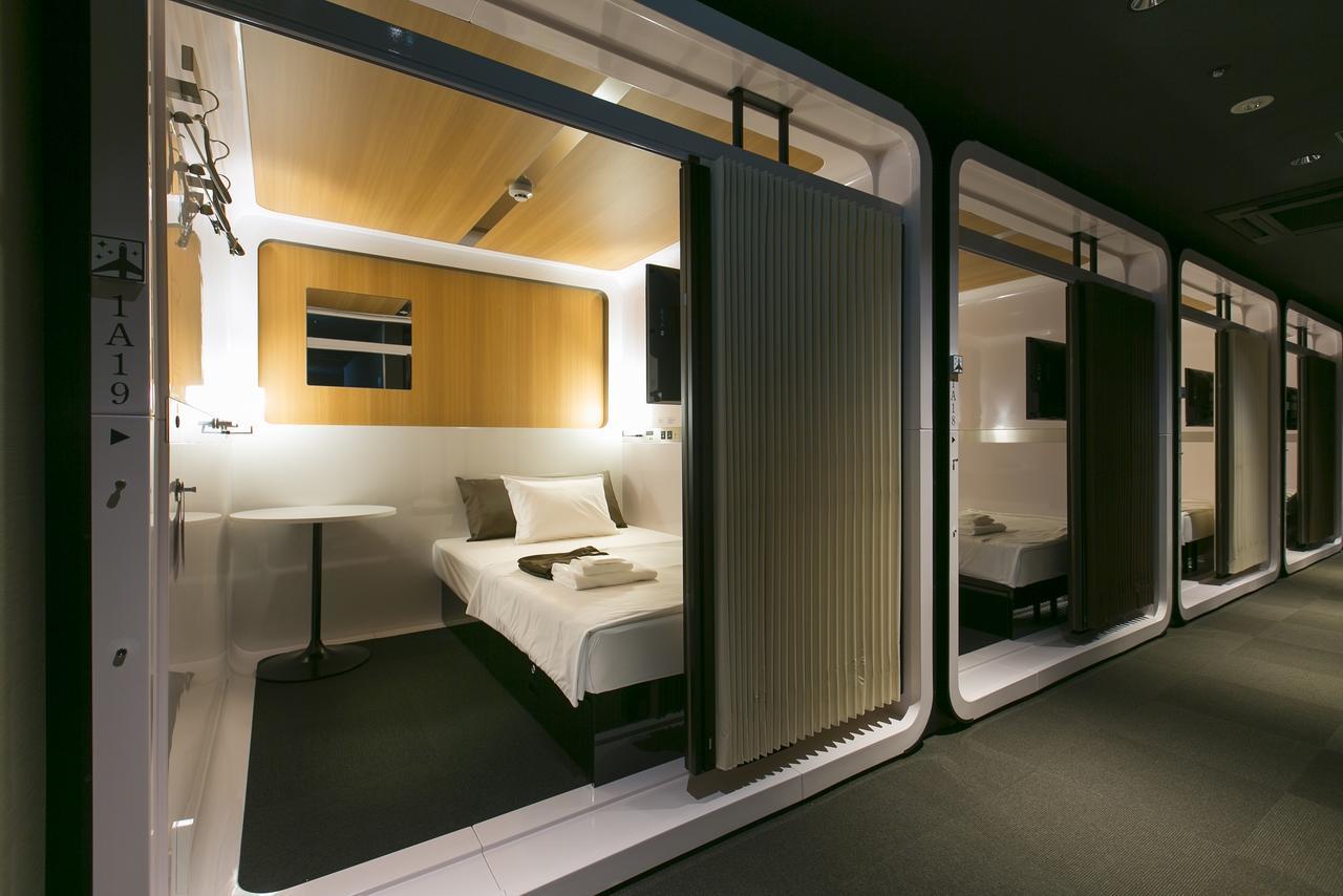 First Cabin Hanshin Nishiumeda Ōsaka Extérieur photo