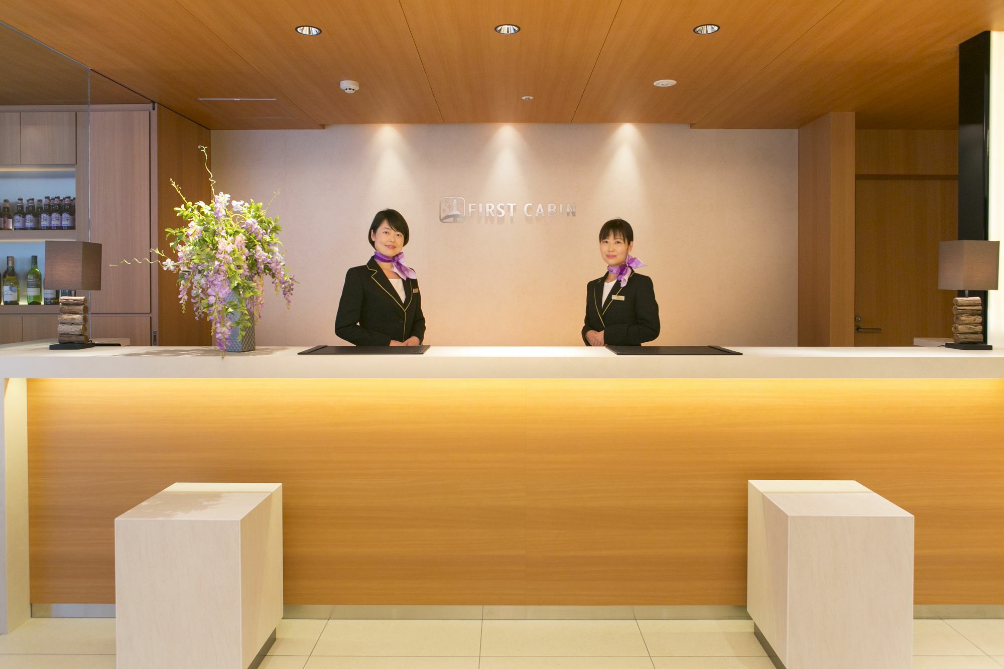 First Cabin Hanshin Nishiumeda Ōsaka Extérieur photo