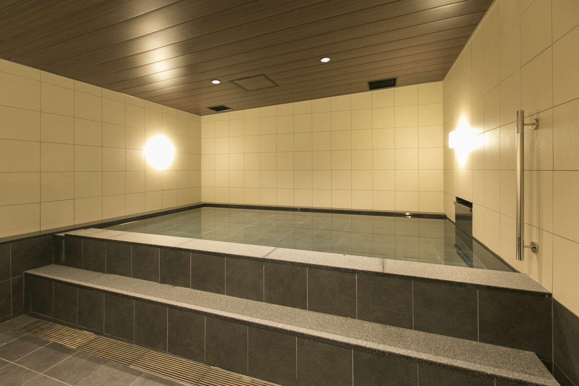 First Cabin Hanshin Nishiumeda Ōsaka Extérieur photo